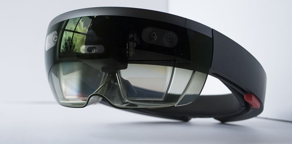 Example of mixed reality smart glasses Example of mixed reality smart glasses