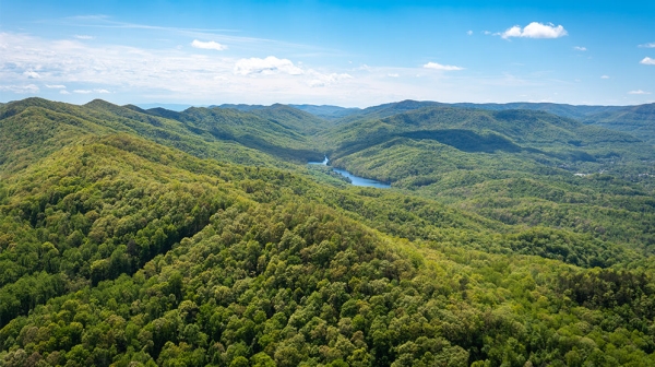 The Appalachians invite to hikes and other outdoor activities